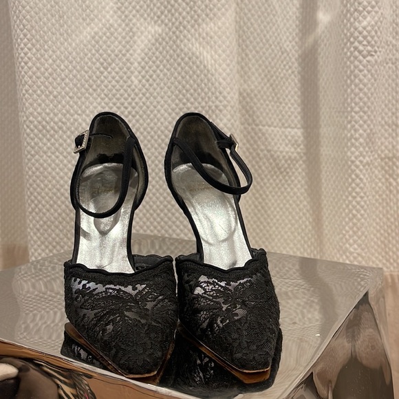 Stuart Weitzman lace - Picture 2 of 8